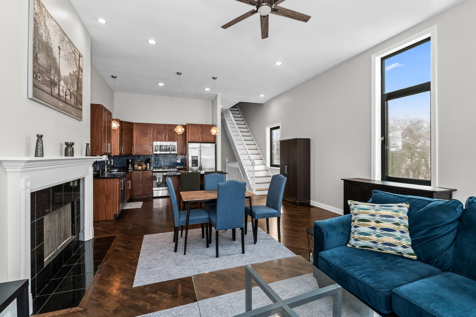 2421 W Warren Boulevard 3