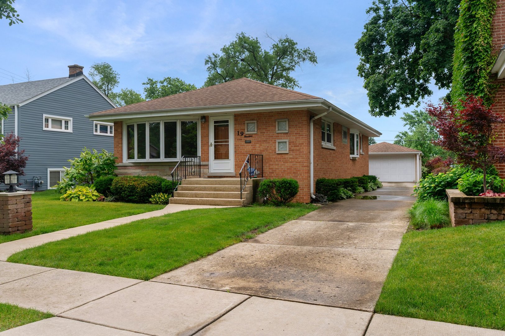 19 W Adams Street