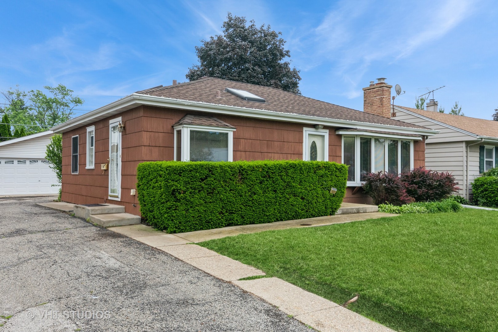 945 S Wolf Road