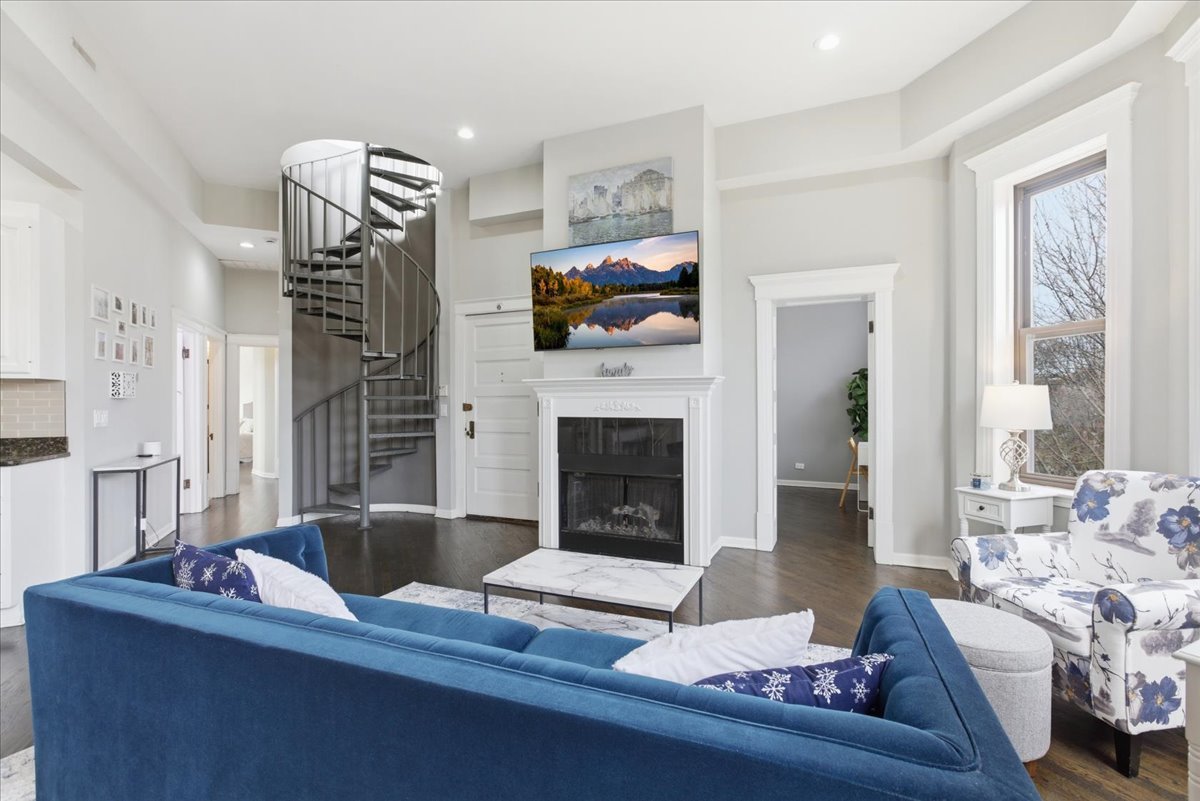 2608 N Dayton Street 3S