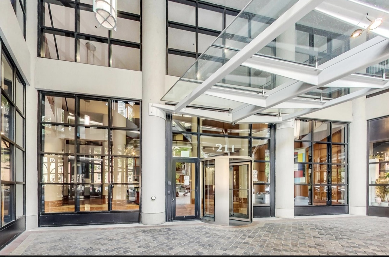 211 E Ohio Street 1003