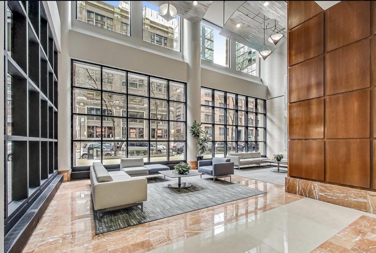 211 E Ohio Street 1003