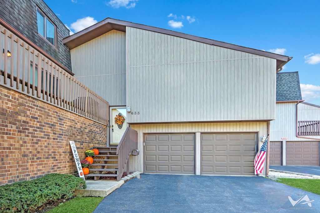 Photo for 633 High Ridge Road, Roselle, IL 60172 (MLS # 12501389)