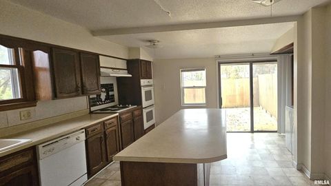 Tiny photo for 203 ORCHARD Drive, Carbondale, IL 62901 (MLS # EB460544)