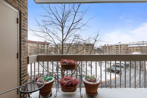 Tiny photo for 1220 Rudolph Road #3H, Northbrook, IL 60062 (MLS # 12549350)