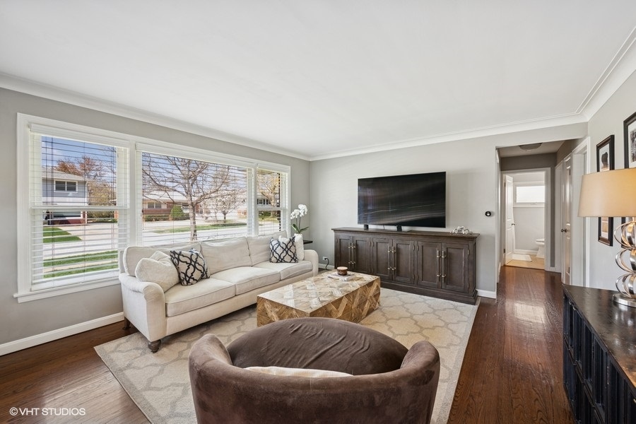 907 N WILSHIRE Lane