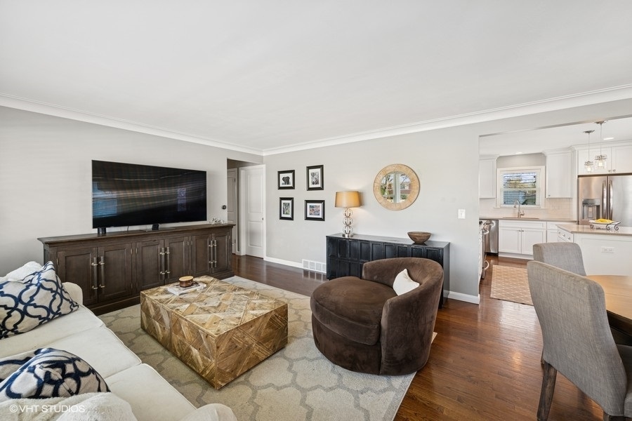 907 N WILSHIRE Lane