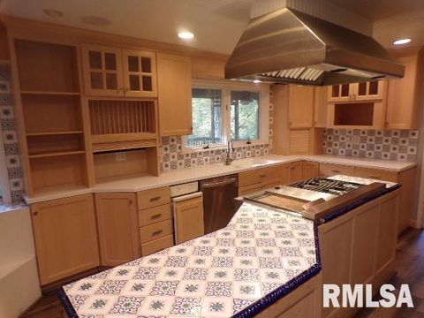 Tiny photo for 16 WILDWOOD Trail, Bettendorf, IA 52722 (MLS # QC4268495)