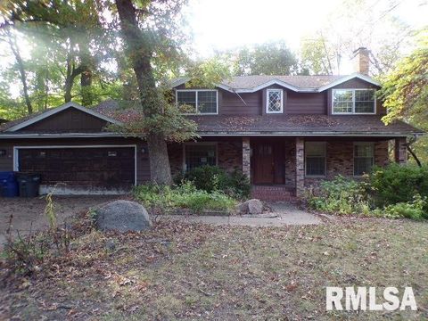 Photo of 16 WILDWOOD Trail, Bettendorf, IA 52722 (MLS # QC4268495)