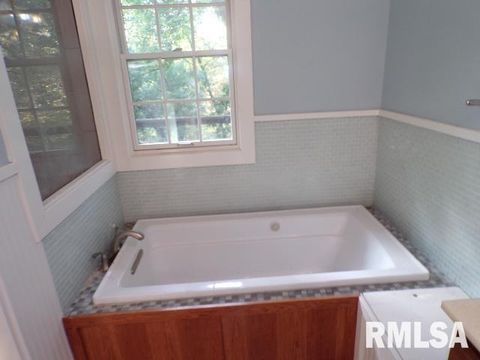 Tiny photo for 16 WILDWOOD Trail, Bettendorf, IA 52722 (MLS # QC4268495)