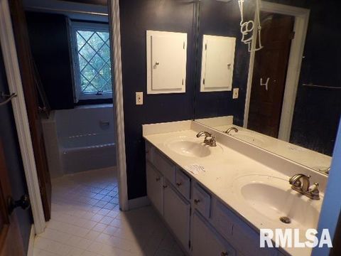 Tiny photo for 16 WILDWOOD Trail, Bettendorf, IA 52722 (MLS # QC4268495)