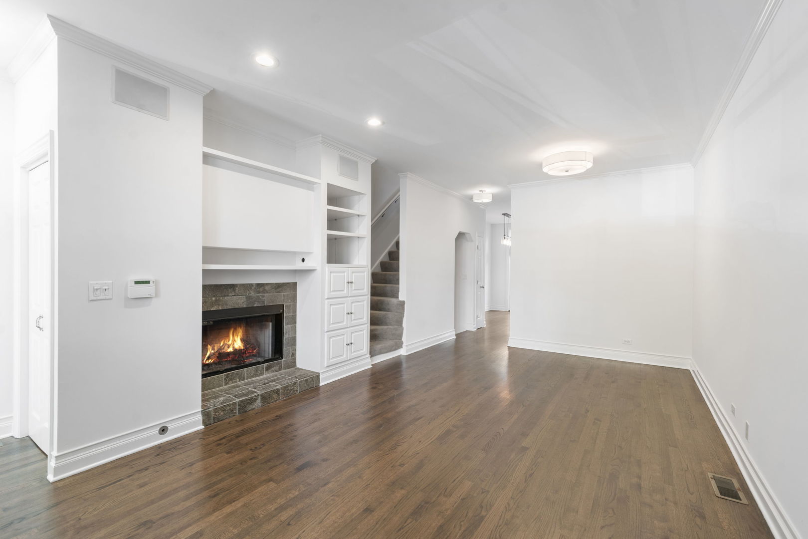 2039 W Webster Avenue