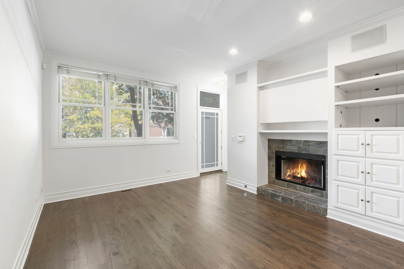 2039 W Webster Avenue