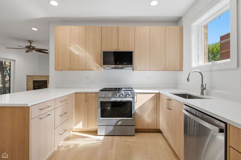 Tiny photo for 2144 W Schiller Street #E, Chicago, IL 60622 (MLS # 12611365)