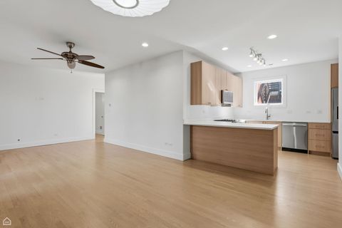 Tiny photo for 2144 W Schiller Street #E, Chicago, IL 60622 (MLS # 12611365)