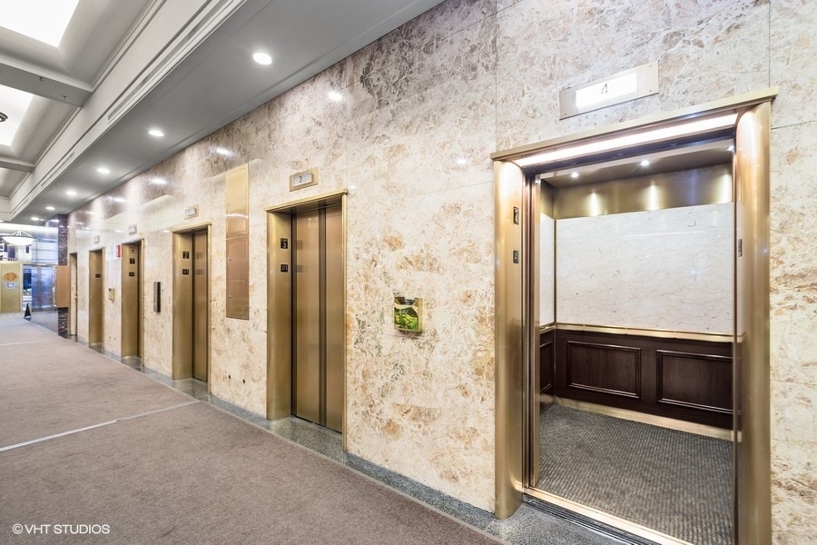 111 N Wabash Avenue 1221