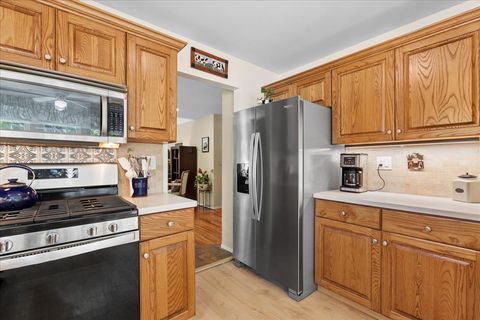 Tiny photo for 1230 S Wellington Court, Buffalo Grove, IL 60089 (MLS # 12648382)