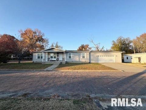 Photo of 509 W MADISON Street, Herrin, IL 62948 (MLS # EB460485)