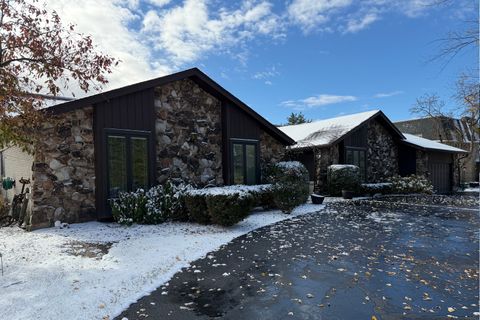 Photo of 9630 Reding Circle, Des Plaines, IL 60016 (MLS # 12514450)