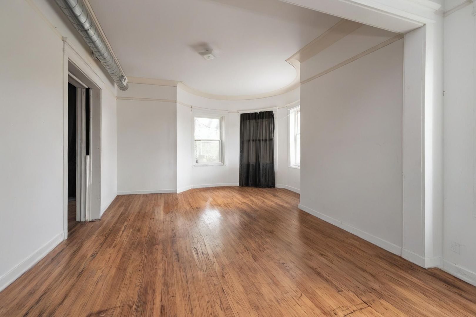 352 S HAMLIN Boulevard