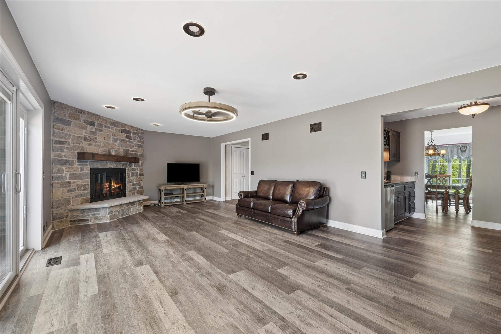 6731 Estate Lane