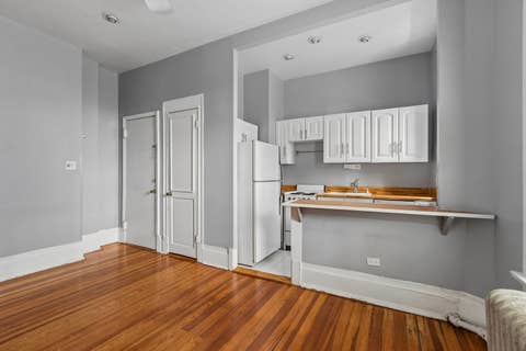 Tiny photo for 20 E Goethe Street #206, Chicago, IL 60610 (MLS # 12730296)