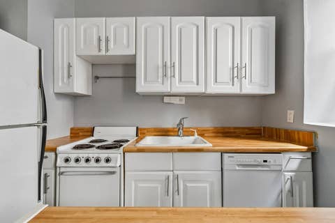 Tiny photo for 20 E Goethe Street #206, Chicago, IL 60610 (MLS # 12730296)