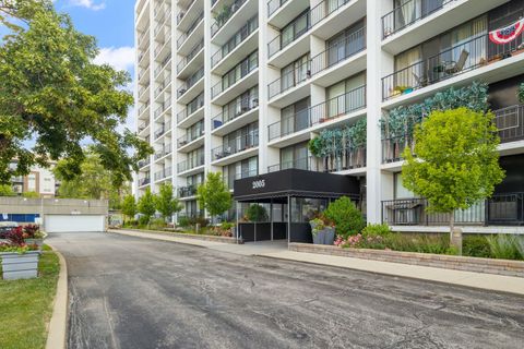 Photo of 2005 S Finley Road #1204, Lombard, IL 60148 (MLS # 12410056)
