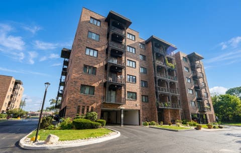 Photo of 9332 Landings Lane #502, Des Plaines, IL 60016 (MLS # 12723935)