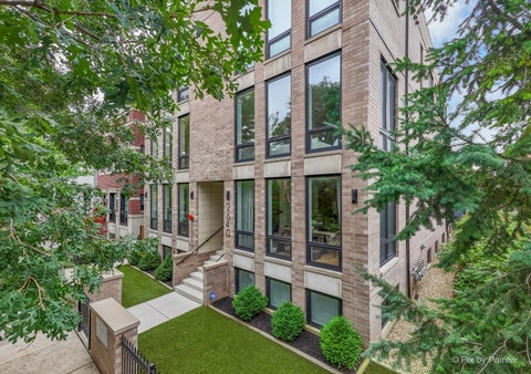 Photo of 2640 N Bosworth Avenue #PHS, Chicago, IL 60614 (MLS # 12768902)