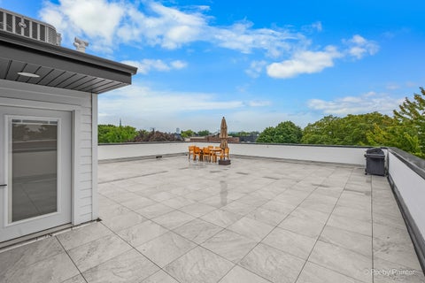 Tiny photo for 2640 N Bosworth Avenue #PHS, Chicago, IL 60614 (MLS # 12768902)