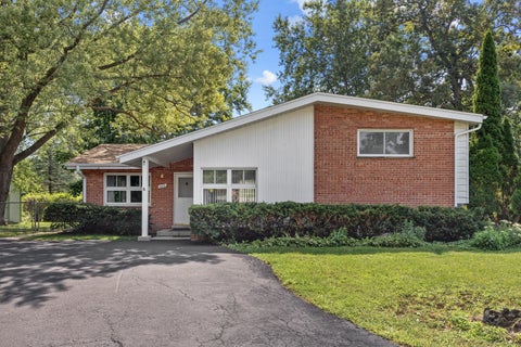 Photo of 603 Gregg Road, Northbrook, IL 60062 (MLS # 12740227)