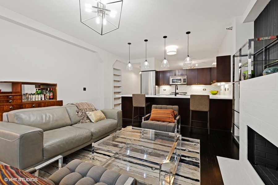 6 N MICHIGAN Avenue 610