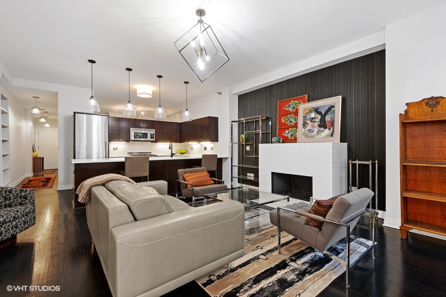 6 N MICHIGAN Avenue 610