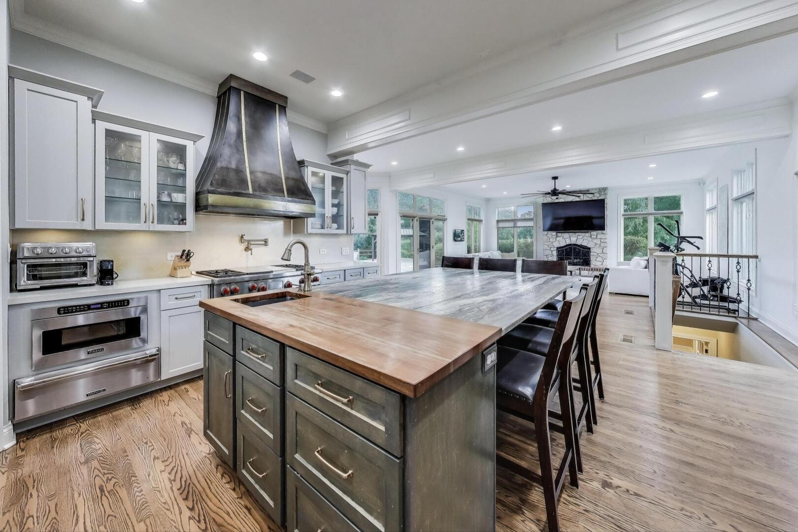 Naperville, Illinois 60540, United States, 4 Bedrooms Bedrooms, ,5 BathroomsBathrooms,Residential,Active,210511