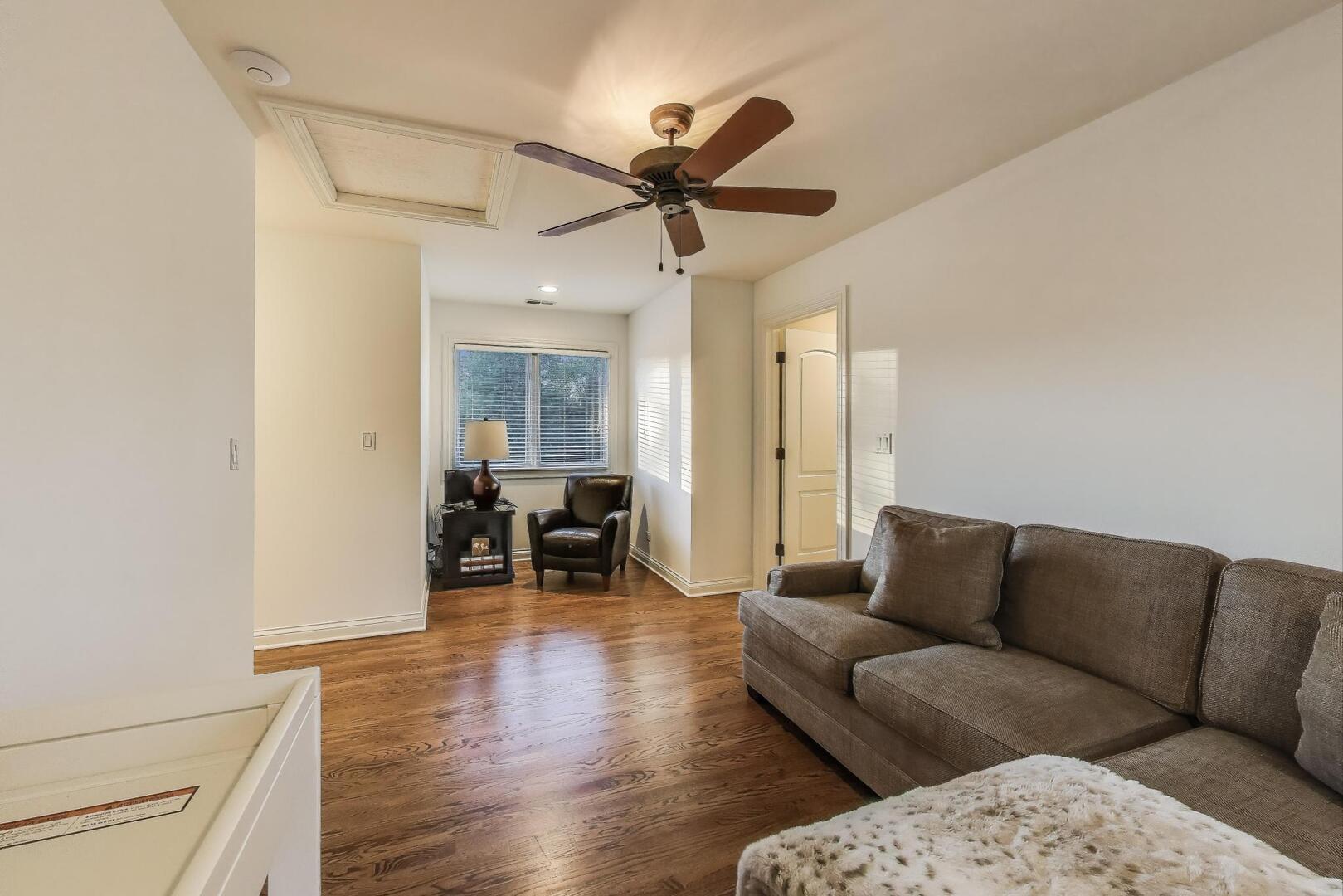 Naperville, Illinois 60540, United States, 4 Bedrooms Bedrooms, ,5 BathroomsBathrooms,Residential,Active,210511