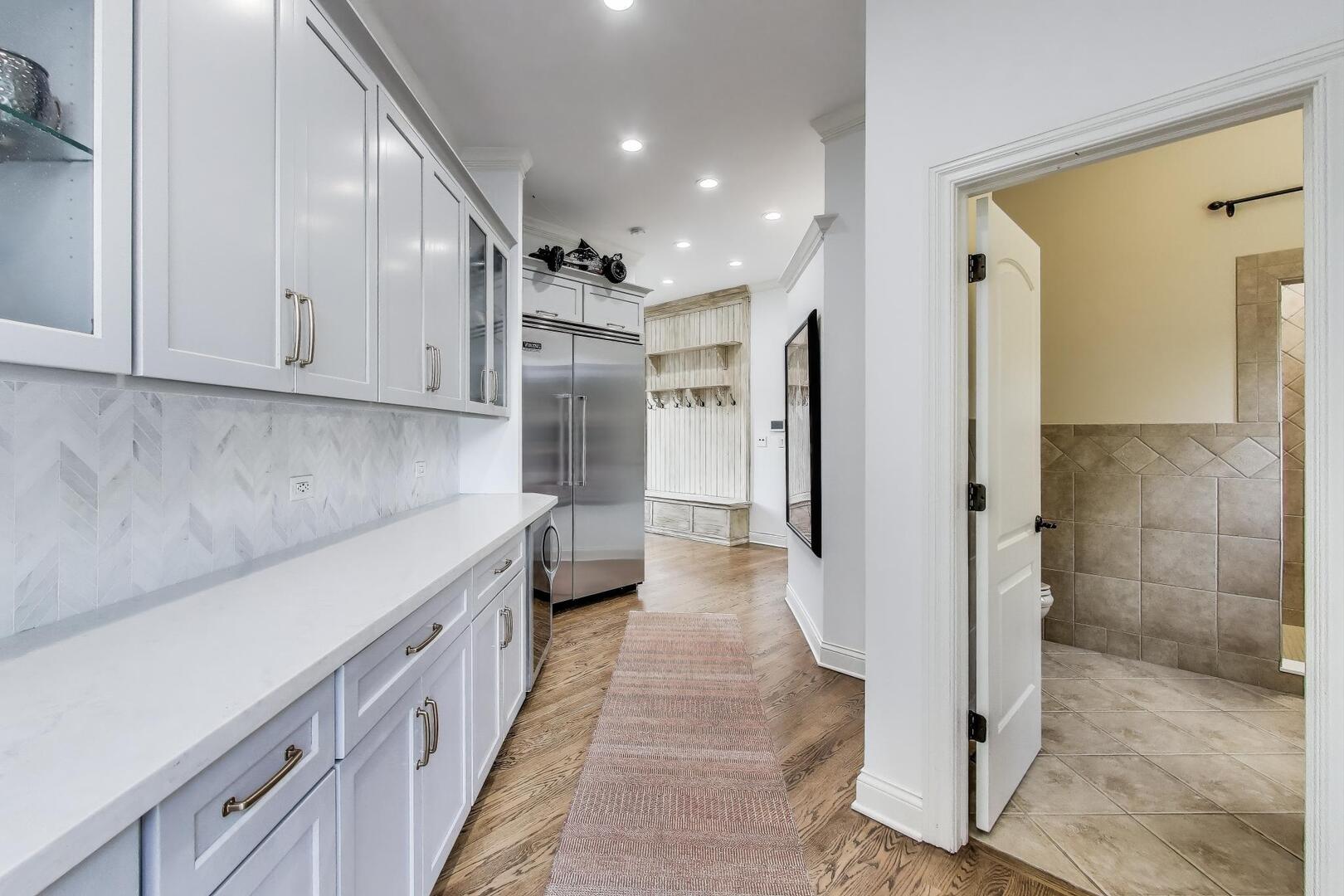 Naperville, Illinois 60540, United States, 4 Bedrooms Bedrooms, ,5 BathroomsBathrooms,Residential,Active,210511