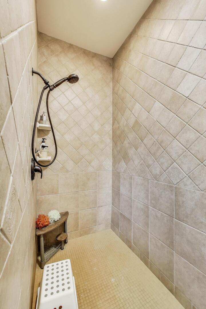 Naperville, Illinois 60540, United States, 4 Bedrooms Bedrooms, ,5 BathroomsBathrooms,Residential,Active,210511