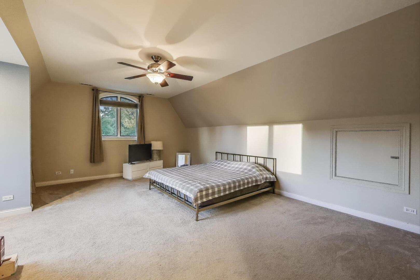 Naperville, Illinois 60540, United States, 4 Bedrooms Bedrooms, ,5 BathroomsBathrooms,Residential,Active,210511