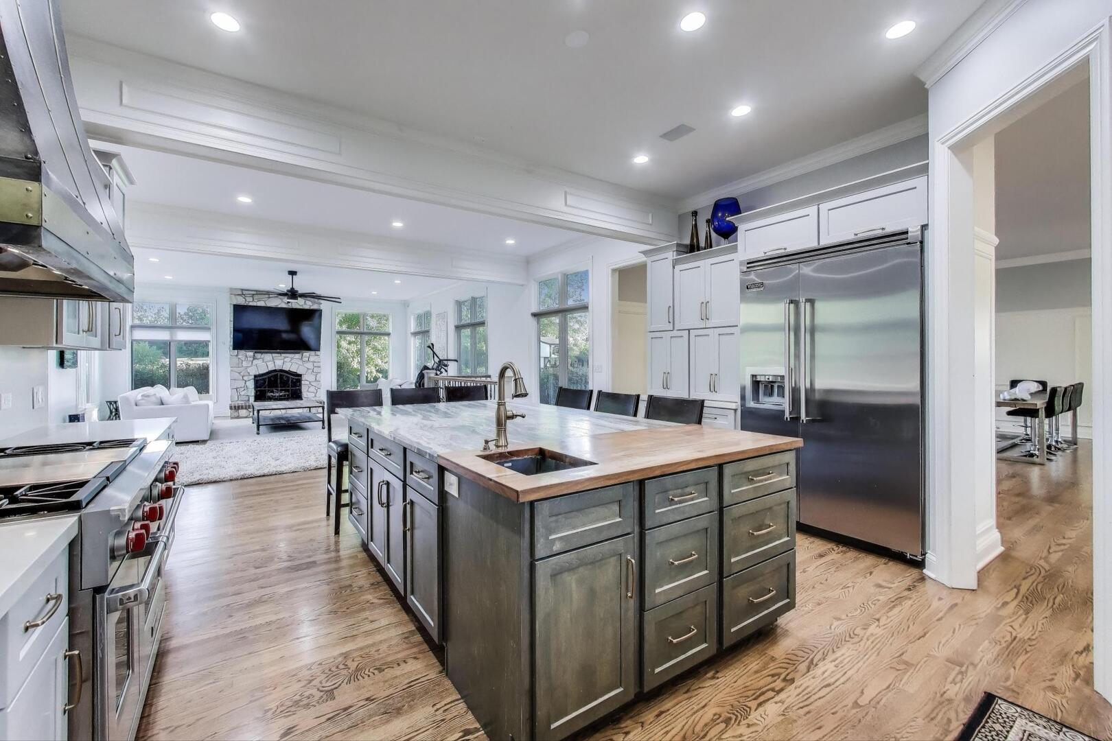 Naperville, Illinois 60540, United States, 4 Bedrooms Bedrooms, ,5 BathroomsBathrooms,Residential,Active,210511