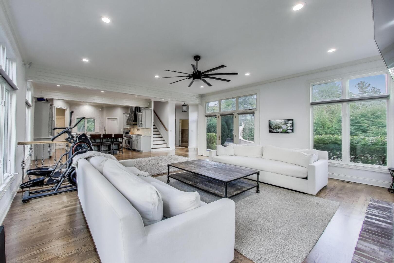 Naperville, Illinois 60540, United States, 4 Bedrooms Bedrooms, ,5 BathroomsBathrooms,Residential,Active,210511