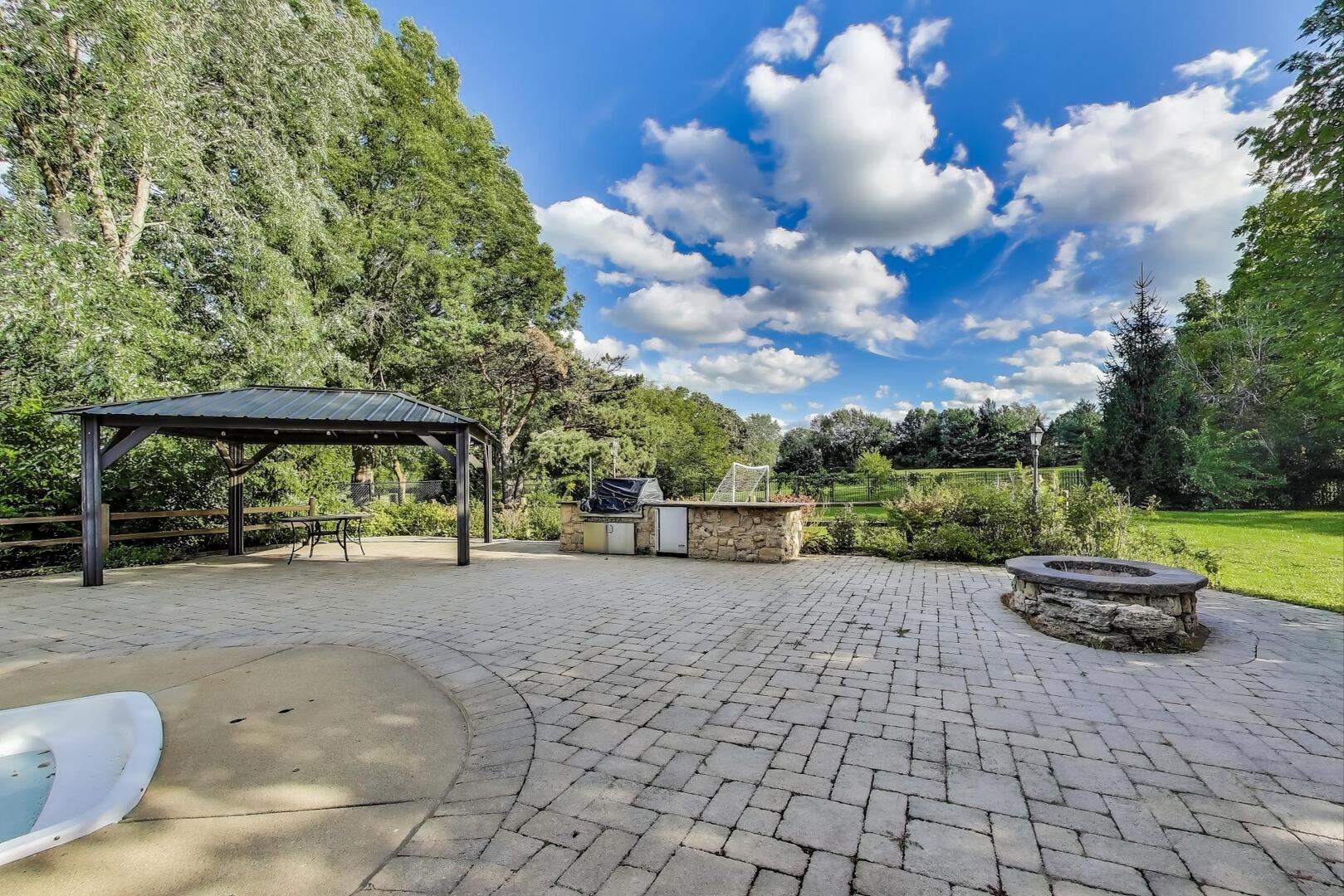 Naperville, Illinois 60540, United States, 4 Bedrooms Bedrooms, ,5 BathroomsBathrooms,Residential,Active,210511