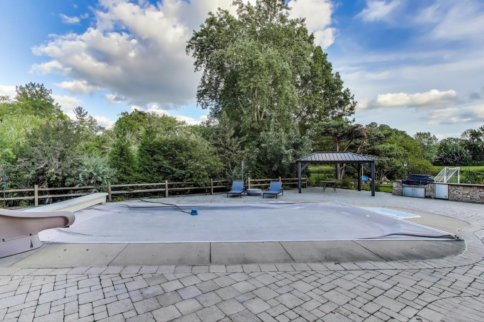 Naperville, Illinois 60540, United States, 4 Bedrooms Bedrooms, ,5 BathroomsBathrooms,Residential,Active,210511