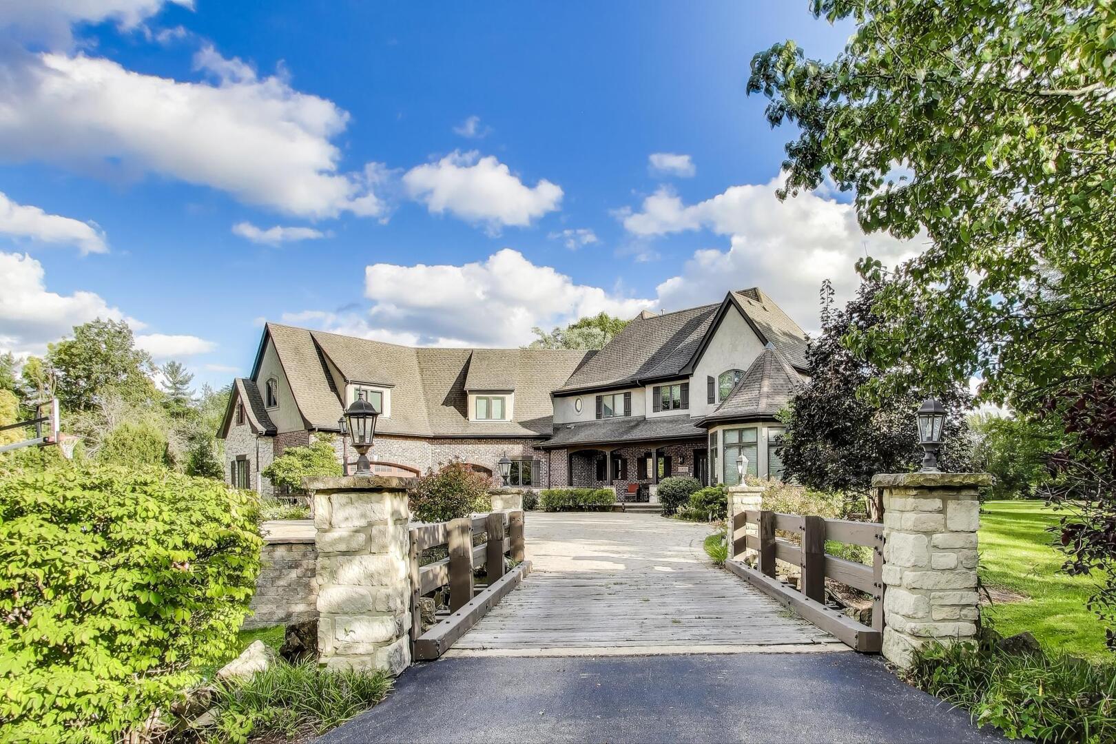 Naperville, Illinois 60540, United States, 4 Bedrooms Bedrooms, ,5 BathroomsBathrooms,Residential,Active,210511