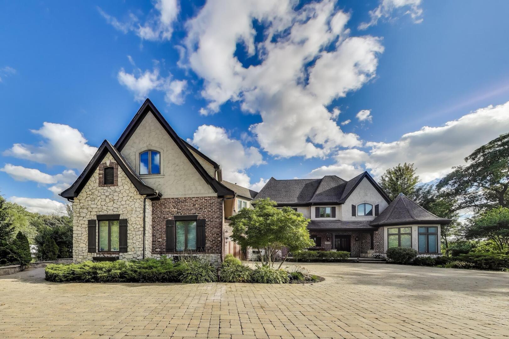 Naperville, Illinois 60540, United States, 4 Bedrooms Bedrooms, ,5 BathroomsBathrooms,Residential,Active,210511