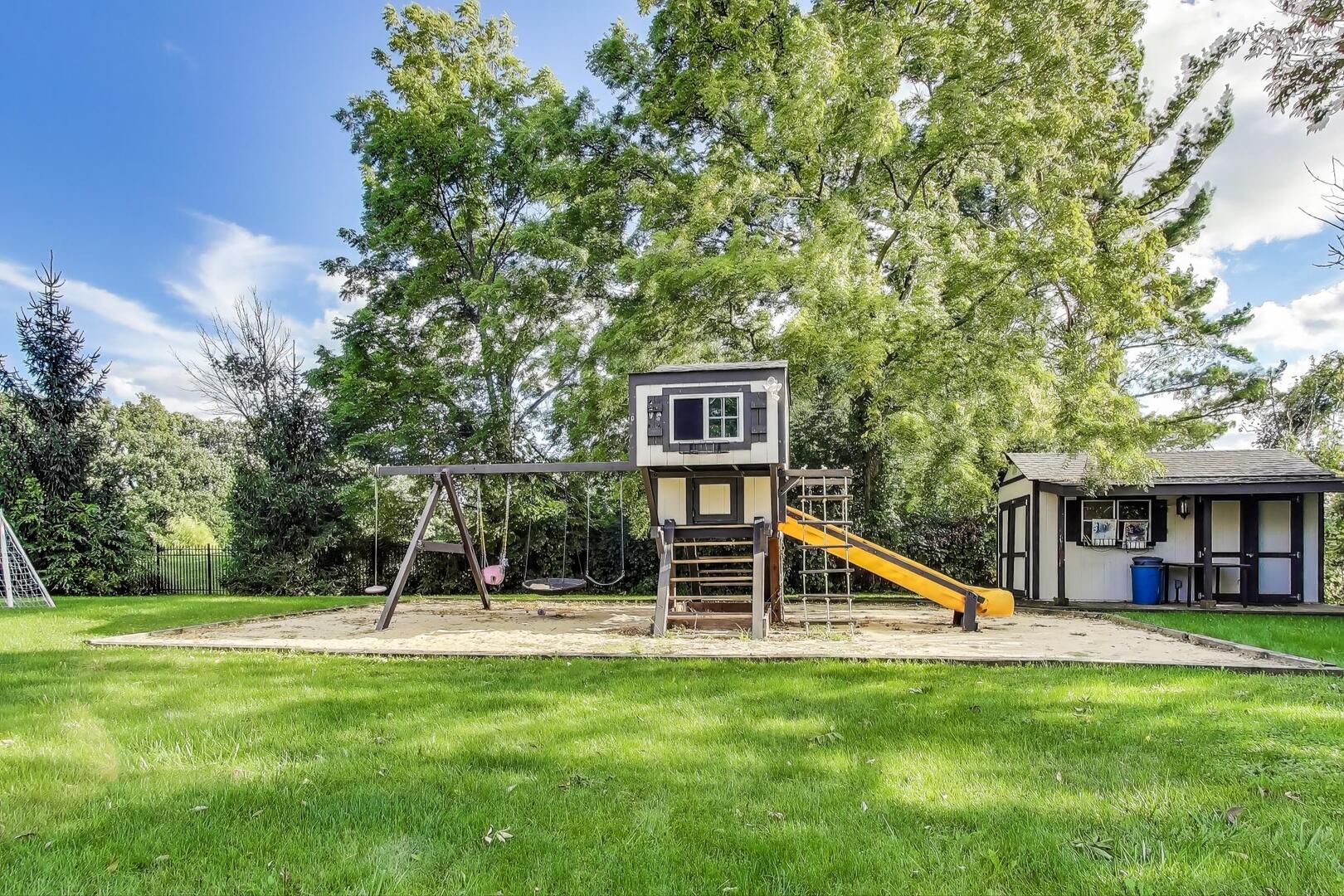 Naperville, Illinois 60540, United States, 4 Bedrooms Bedrooms, ,5 BathroomsBathrooms,Residential,Active,210511