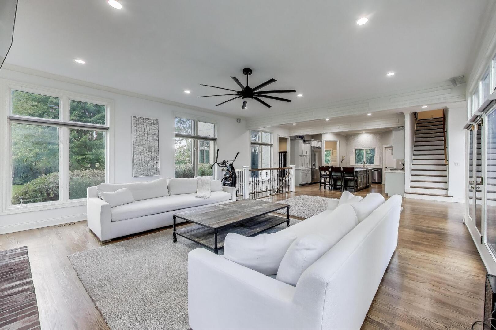 Naperville, Illinois 60540, United States, 4 Bedrooms Bedrooms, ,5 BathroomsBathrooms,Residential,Active,210511