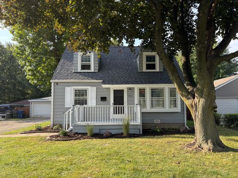 Photo of 10833 Wellington Street, Melrose Park, IL 60164 (MLS # 12471424) Photo of 10833 Wellington Street, Melrose Park, IL 60164 (MLS # 12471424)