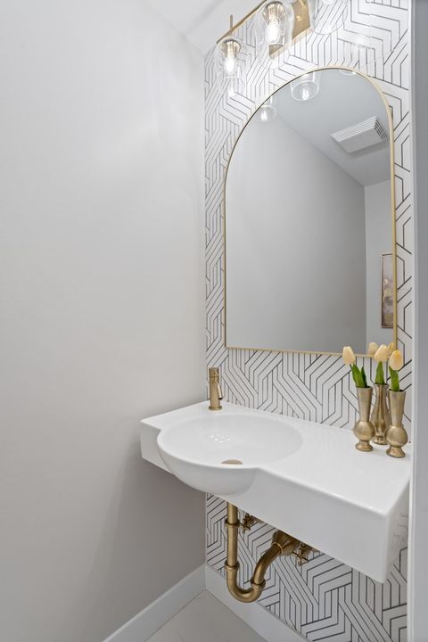 Tiny photo for 215 45th Street, Western Springs, IL 60558 (MLS # 12508375)