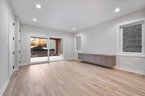 Tiny photo for 2435 N Clybourn Avenue #1S, Chicago, IL 60614 (MLS # 12534209)
